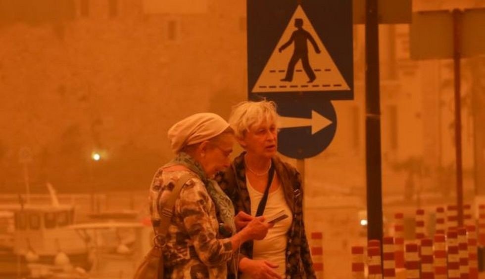 A generic square placeholder image with rounded corners in a figure.