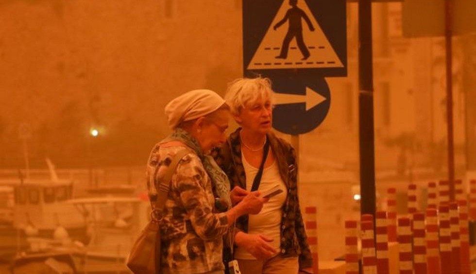 A generic square placeholder image with rounded corners in a figure.