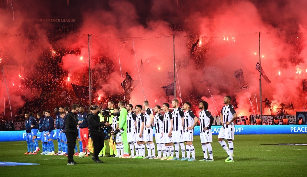 A generic square placeholder image with rounded corners in a figure.