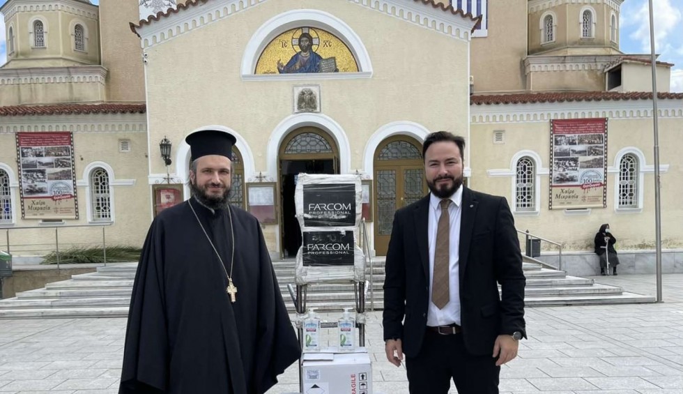 A generic square placeholder image with rounded corners in a figure.