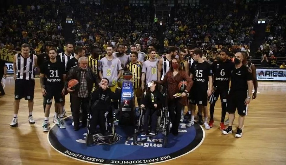 A generic square placeholder image with rounded corners in a figure.