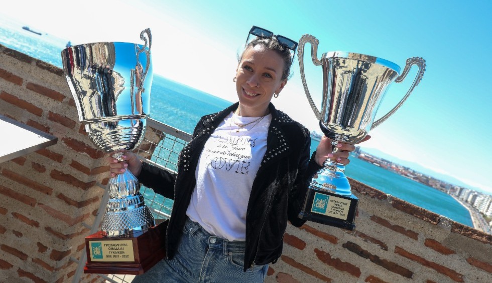 A generic square placeholder image with rounded corners in a figure.