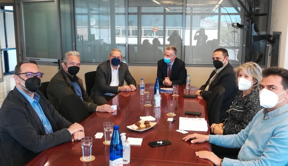 A generic square placeholder image with rounded corners in a figure.