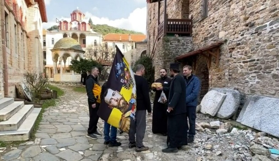 A generic square placeholder image with rounded corners in a figure.