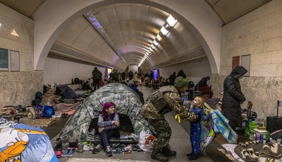 A generic square placeholder image with rounded corners in a figure.