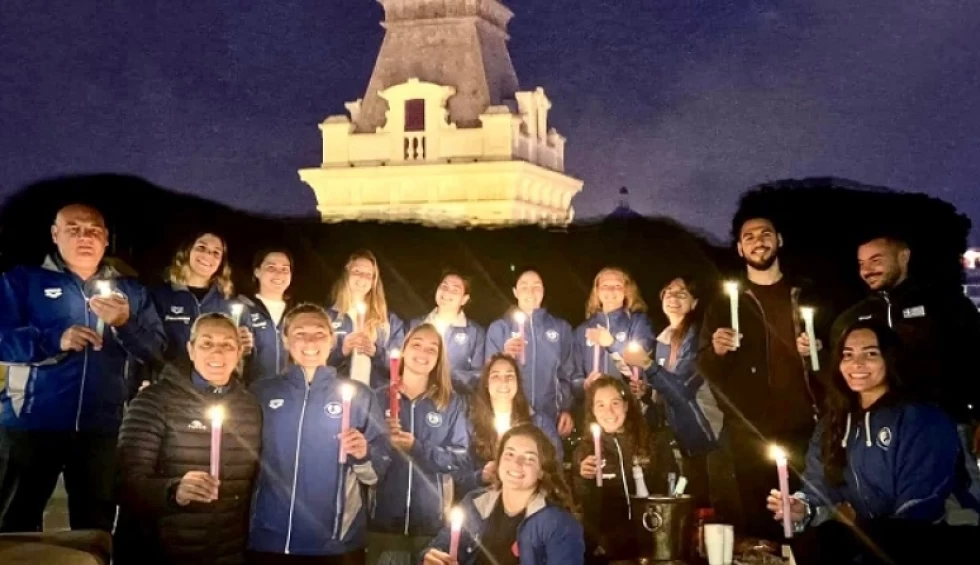 A generic square placeholder image with rounded corners in a figure.