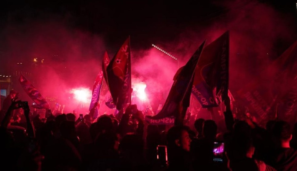 A generic square placeholder image with rounded corners in a figure.