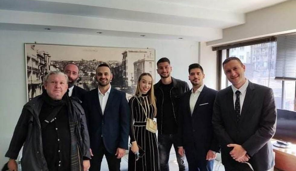 A generic square placeholder image with rounded corners in a figure.