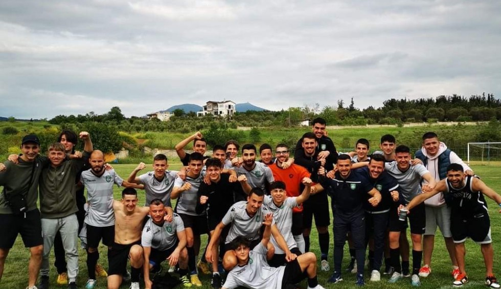 A generic square placeholder image with rounded corners in a figure.