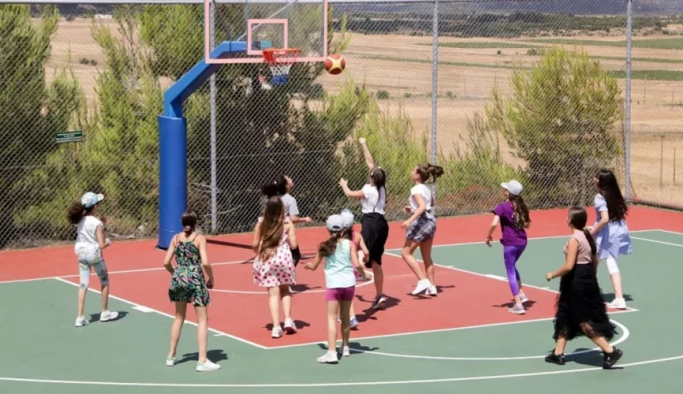 A generic square placeholder image with rounded corners in a figure.