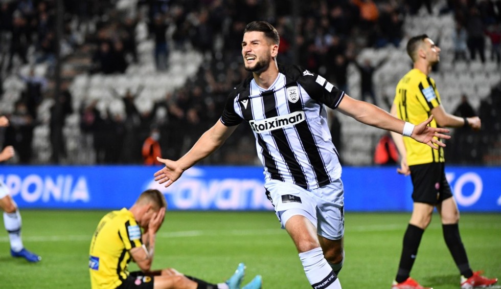 A generic square placeholder image with rounded corners in a figure.