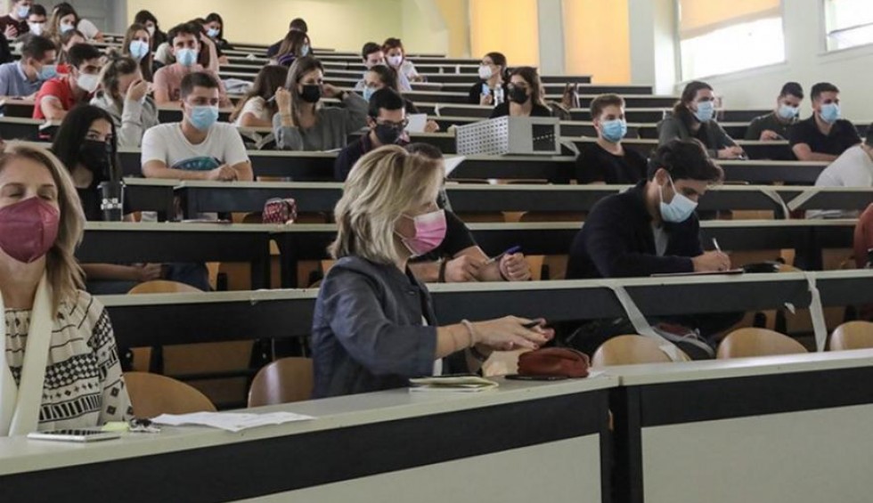 A generic square placeholder image with rounded corners in a figure.