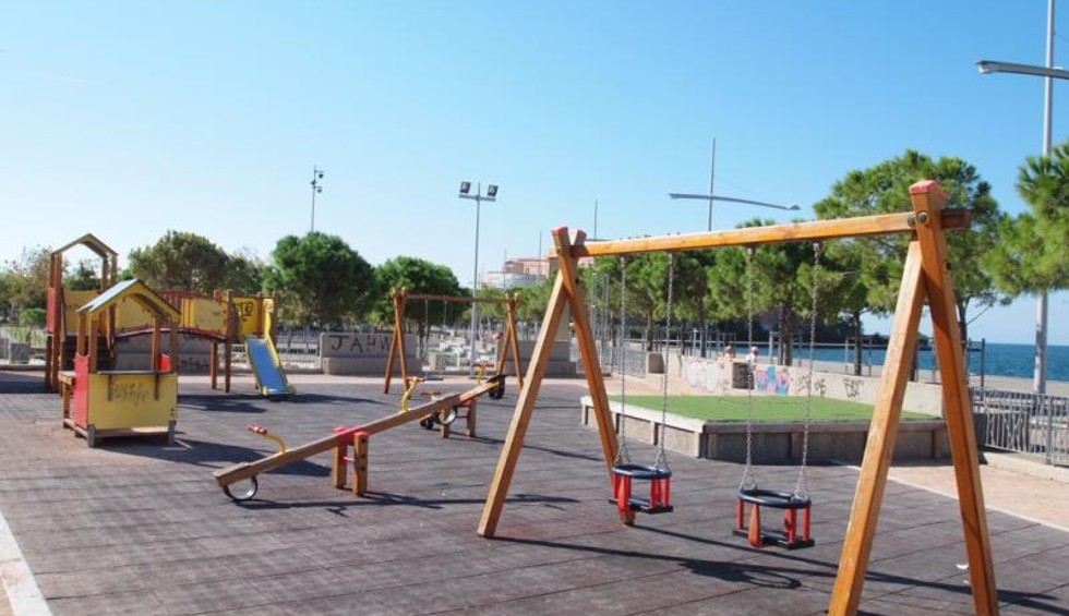 A generic square placeholder image with rounded corners in a figure.