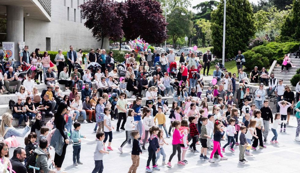 A generic square placeholder image with rounded corners in a figure.