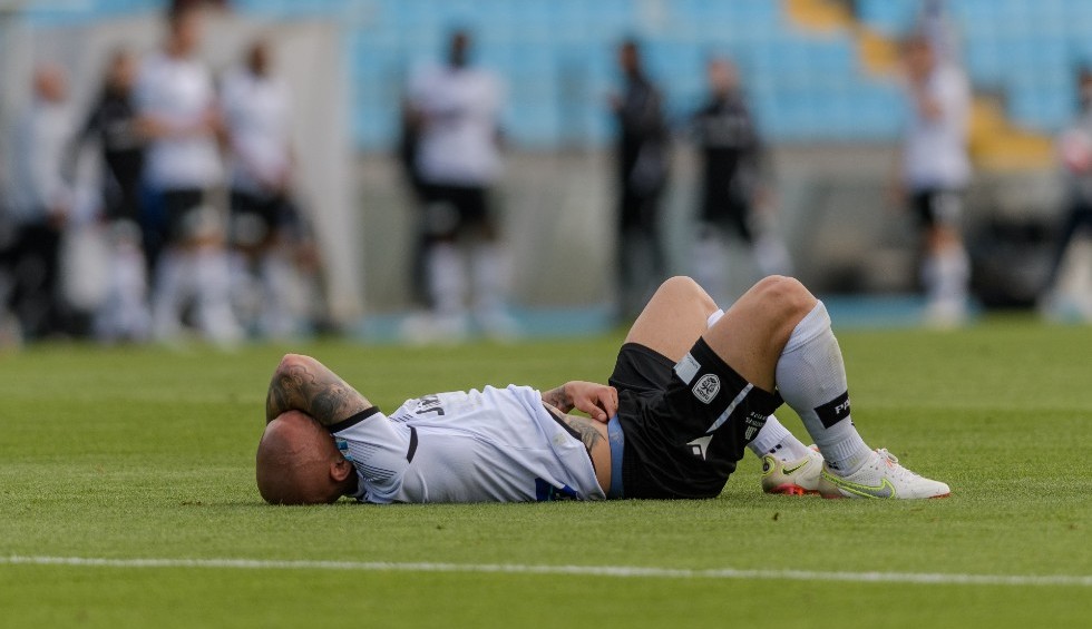 A generic square placeholder image with rounded corners in a figure.