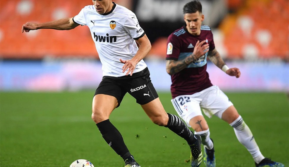 A generic square placeholder image with rounded corners in a figure.