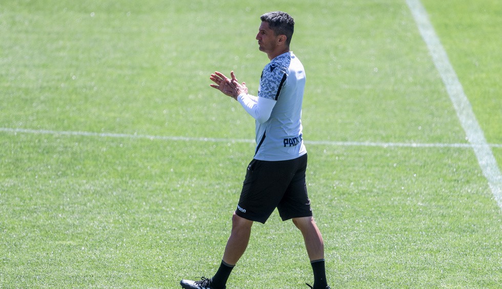 A generic square placeholder image with rounded corners in a figure.