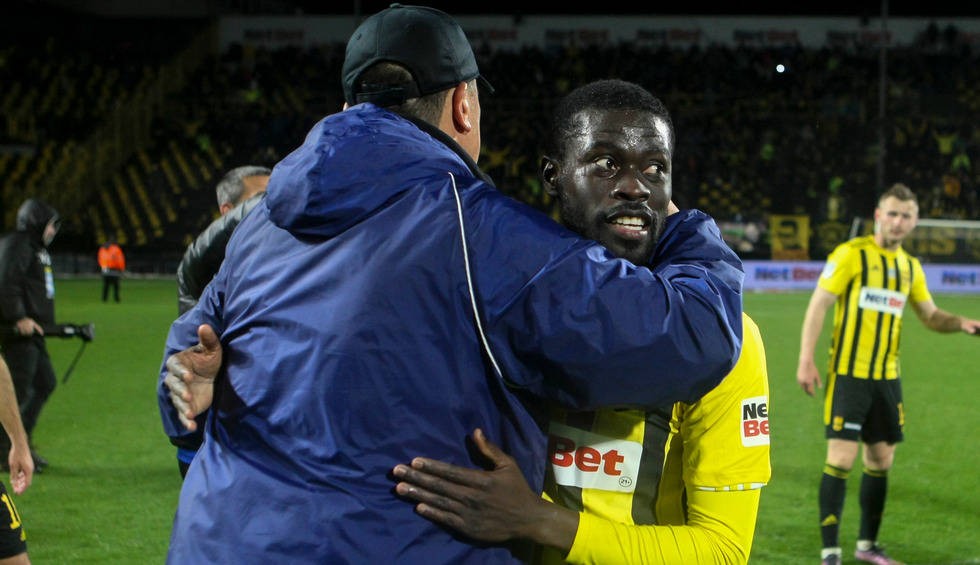 A generic square placeholder image with rounded corners in a figure.