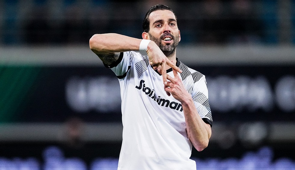 A generic square placeholder image with rounded corners in a figure.