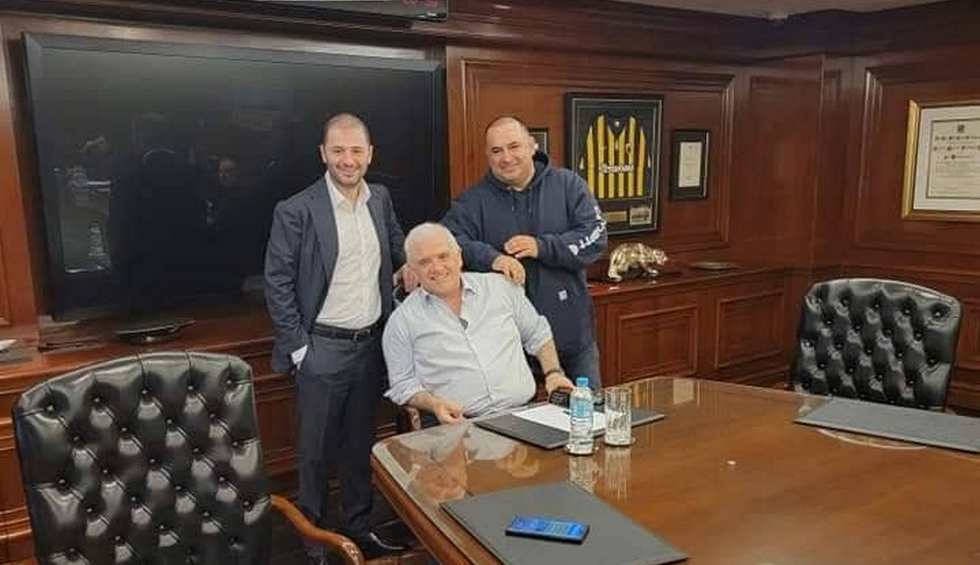 A generic square placeholder image with rounded corners in a figure.