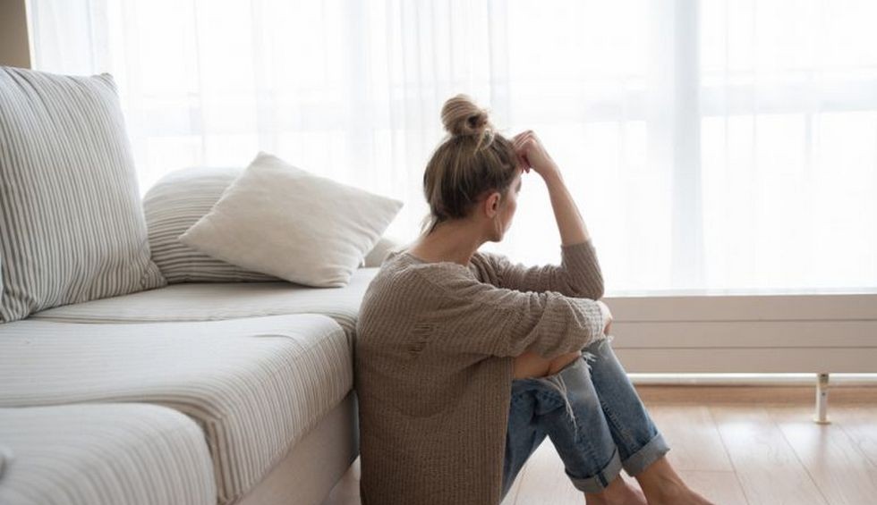 A generic square placeholder image with rounded corners in a figure.