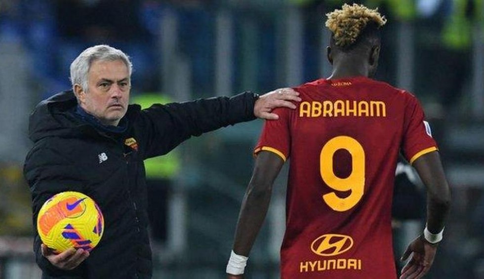 Γκολ στα Τίρανα, βολικό Χ στο Λιμπερταδόρες