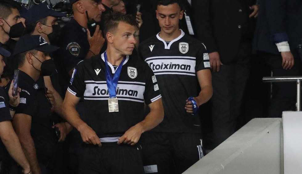 A generic square placeholder image with rounded corners in a figure.