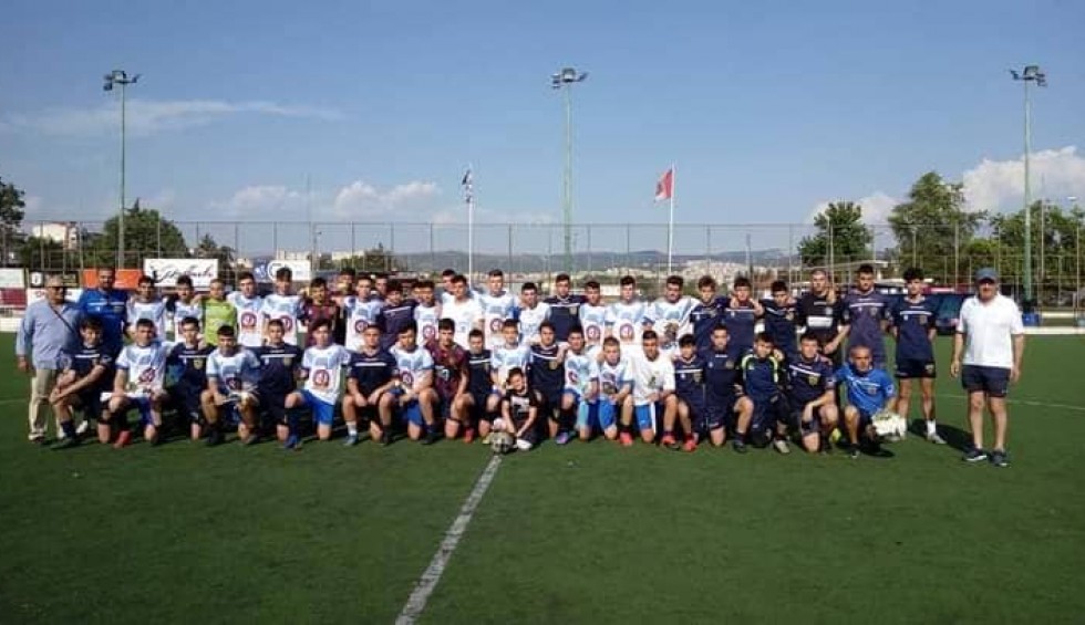 A generic square placeholder image with rounded corners in a figure.