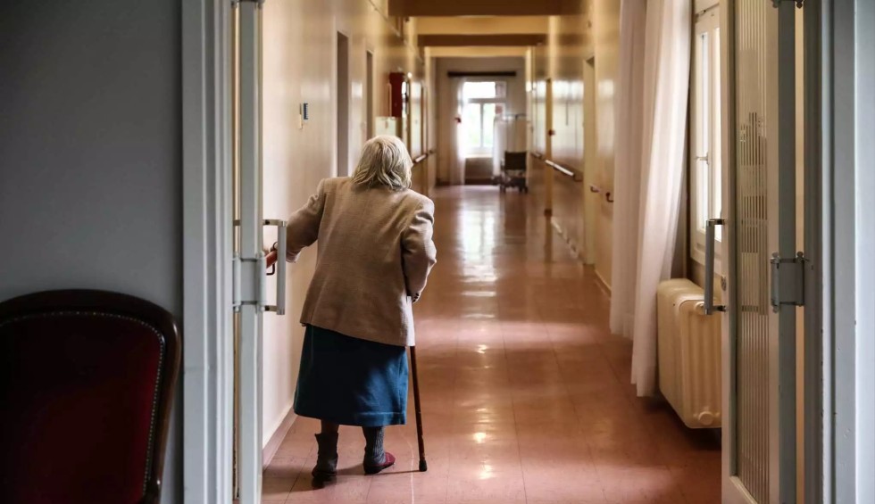 A generic square placeholder image with rounded corners in a figure.