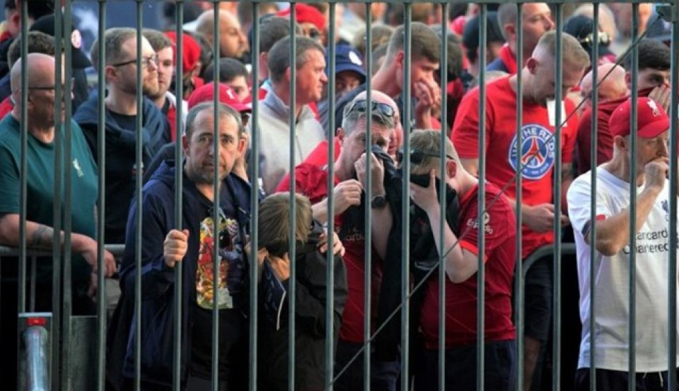 A generic square placeholder image with rounded corners in a figure.