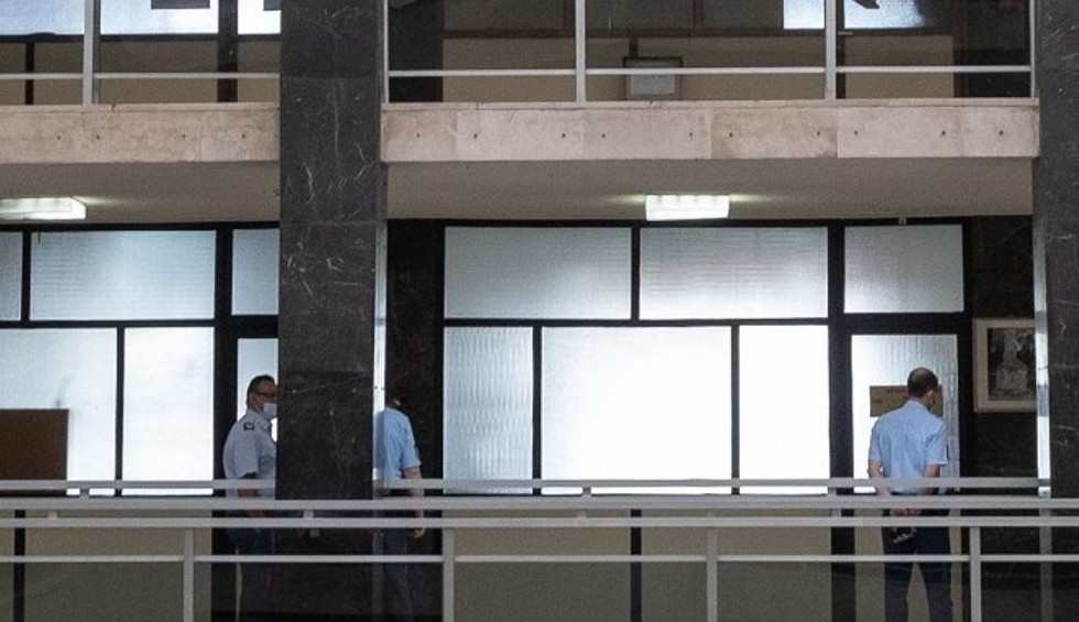 A generic square placeholder image with rounded corners in a figure.