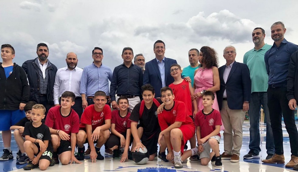 A generic square placeholder image with rounded corners in a figure.