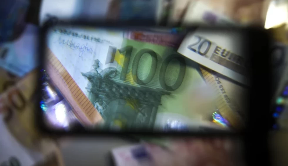 A generic square placeholder image with rounded corners in a figure.