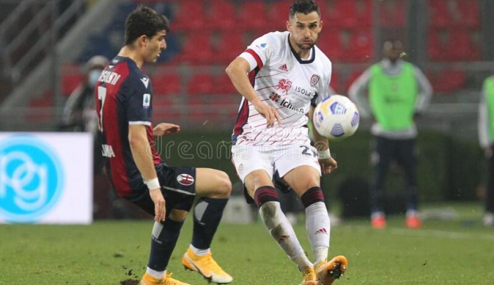 A generic square placeholder image with rounded corners in a figure.