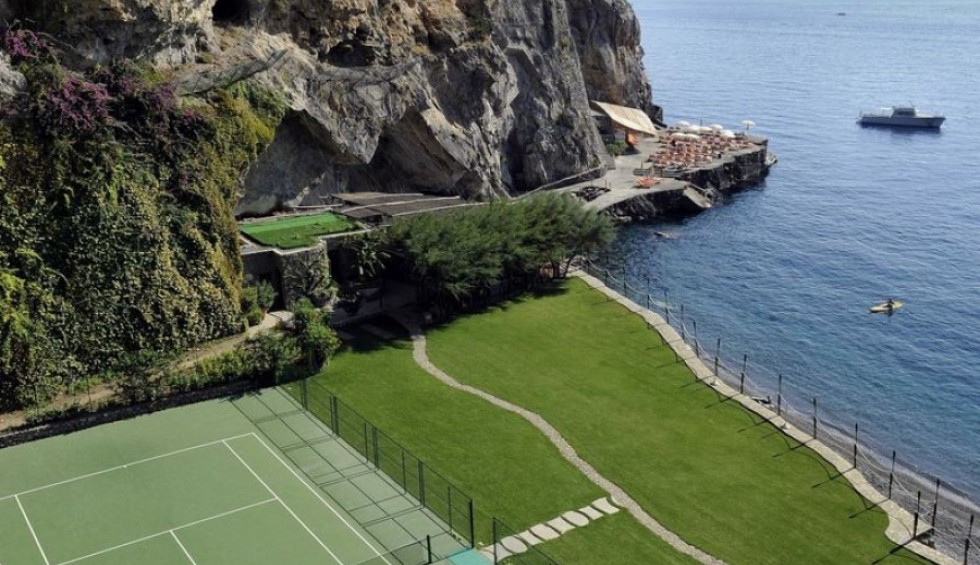 A generic square placeholder image with rounded corners in a figure.