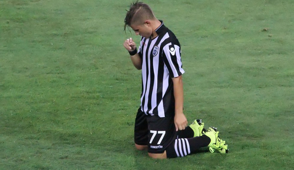 A generic square placeholder image with rounded corners in a figure.