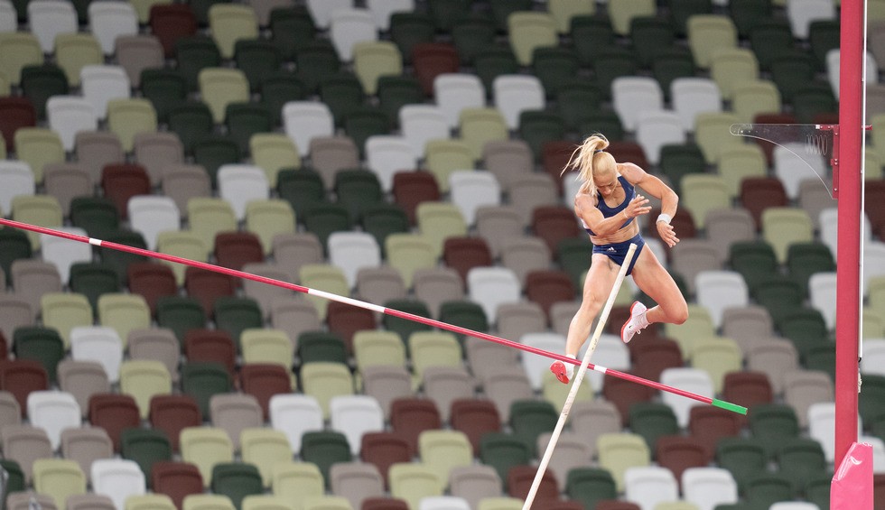 A generic square placeholder image with rounded corners in a figure.