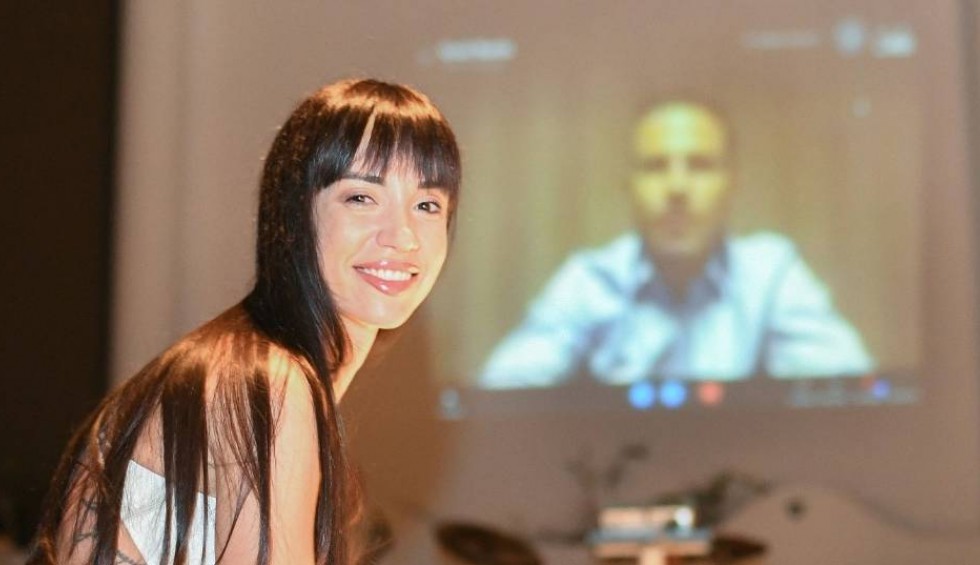 A generic square placeholder image with rounded corners in a figure.