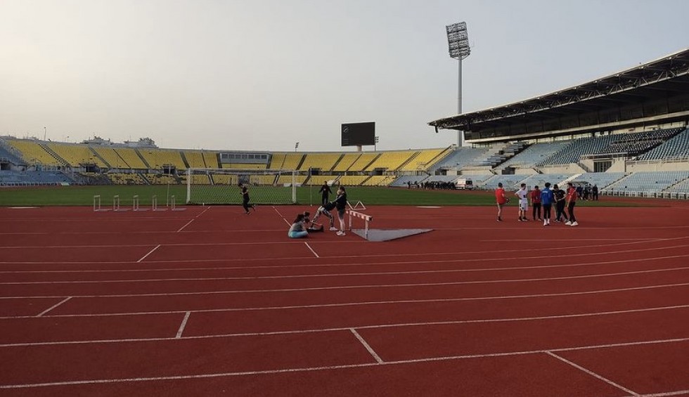 A generic square placeholder image with rounded corners in a figure.