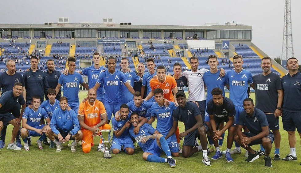 A generic square placeholder image with rounded corners in a figure.