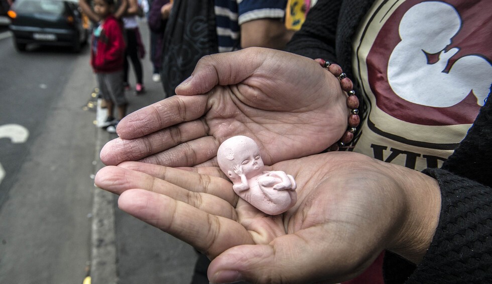 A generic square placeholder image with rounded corners in a figure.