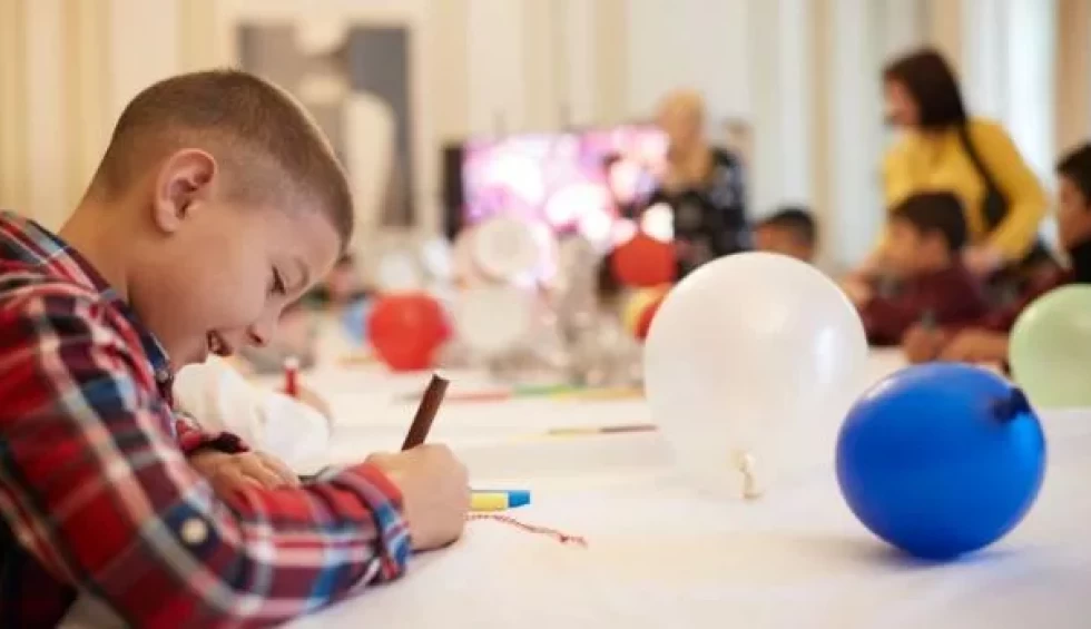 A generic square placeholder image with rounded corners in a figure.