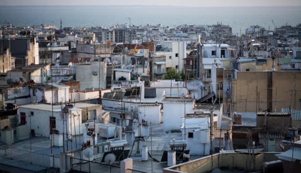 A generic square placeholder image with rounded corners in a figure.