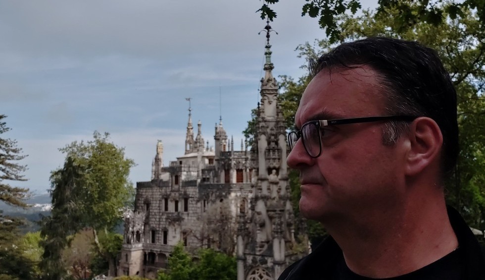 A generic square placeholder image with rounded corners in a figure.