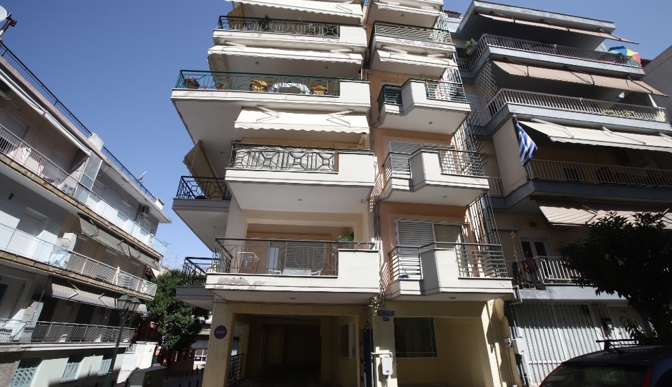 A generic square placeholder image with rounded corners in a figure.