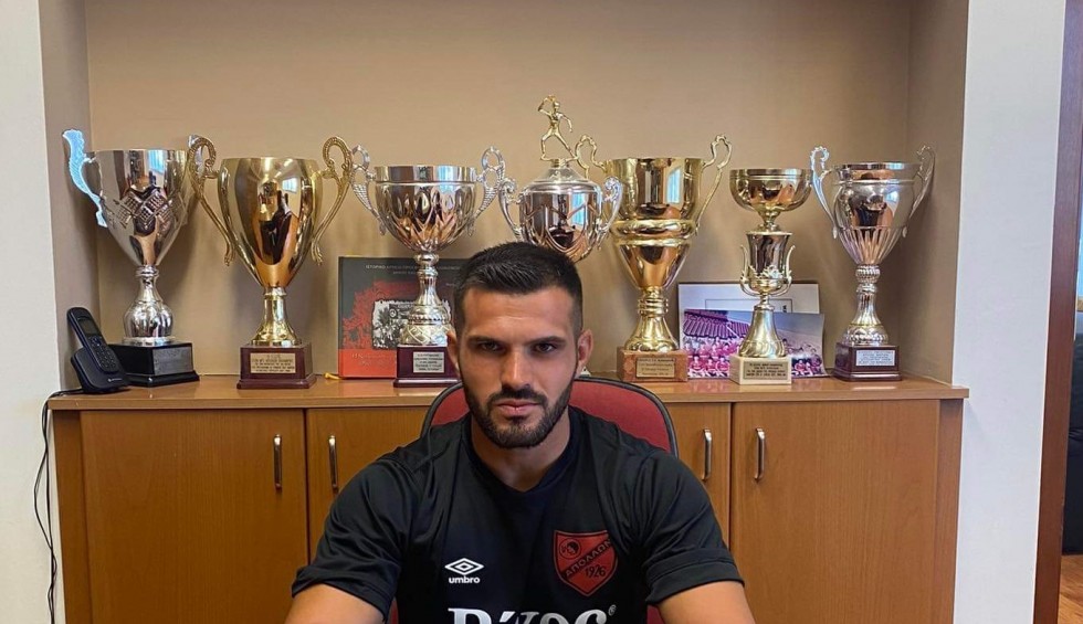 A generic square placeholder image with rounded corners in a figure.