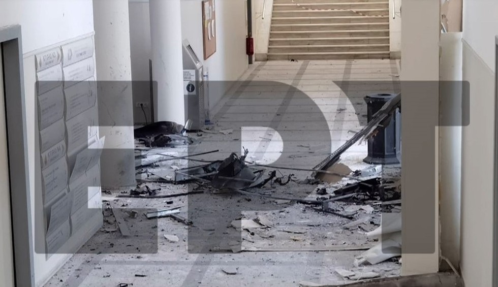 A generic square placeholder image with rounded corners in a figure.