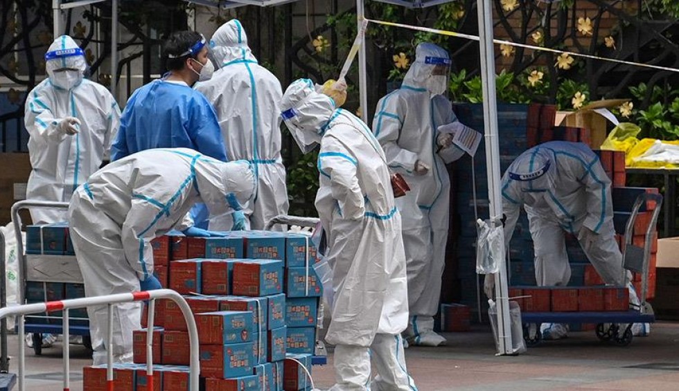 A generic square placeholder image with rounded corners in a figure.