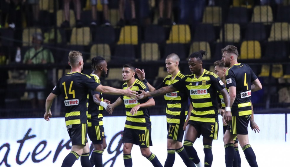 A generic square placeholder image with rounded corners in a figure.