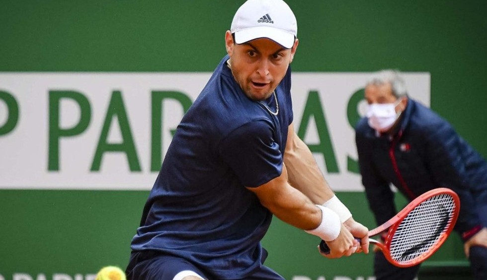 A generic square placeholder image with rounded corners in a figure.